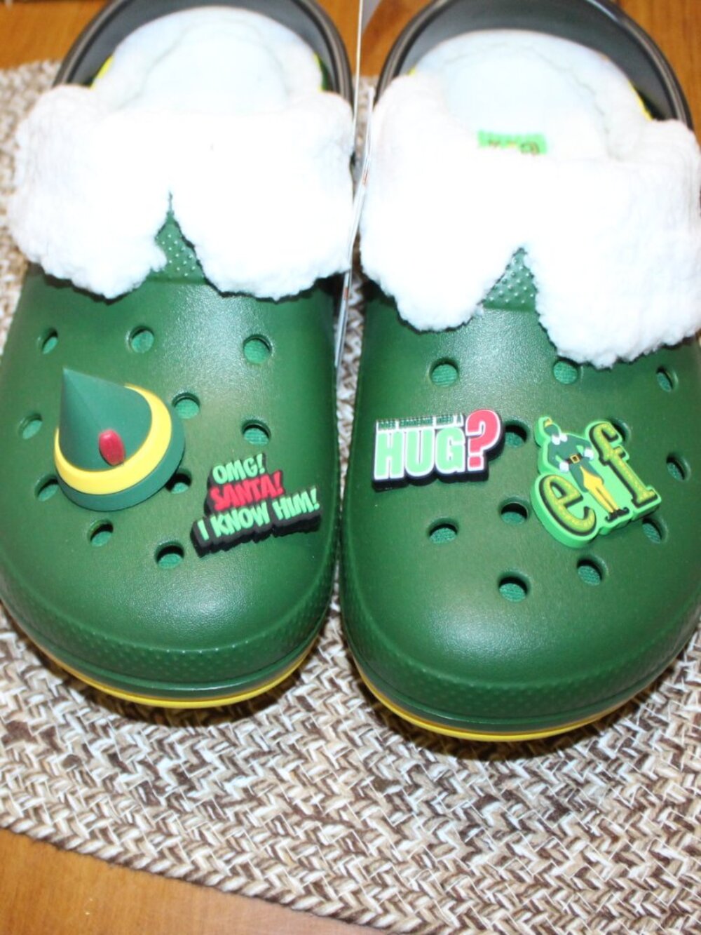 NWT Women's fur lined ELF Crocs women's size 10. SUPER CUTE AND FUN! - Picture 10 of 11
